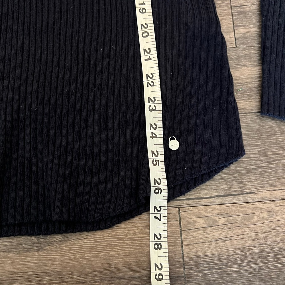 Calvin Klein Ribbed Sweater with Charm Navy Blue Size Medium - Picture 7 of 8